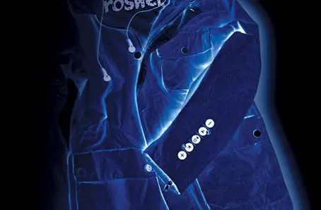 wearable-electronic-jacket-touch-controls