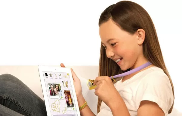 Dano's iHeart Locket Keeps Your Digital Diary Entries Safe 3 dano-iheart-2
