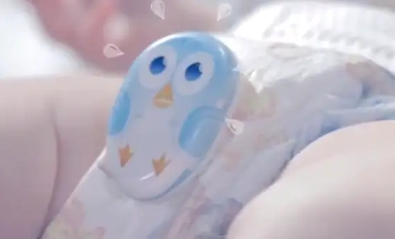 Huggies TweetPee Device Lets Parents Know When its Time to Change the Diapers 2 huggies-1