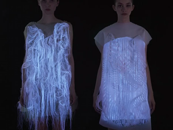 Gaze-Activated Dresses Come to Life When You Stare at Them 3 gaze-2