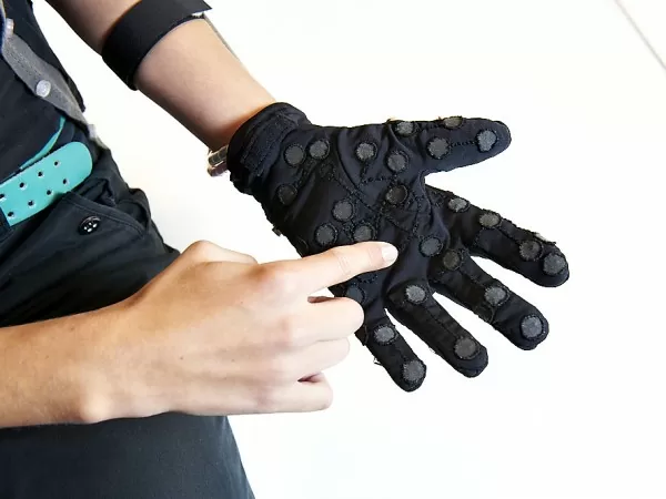 MobileLorm - Advanced Wearable Communications Device for the Deaf/Blind 2 Mobile LORM