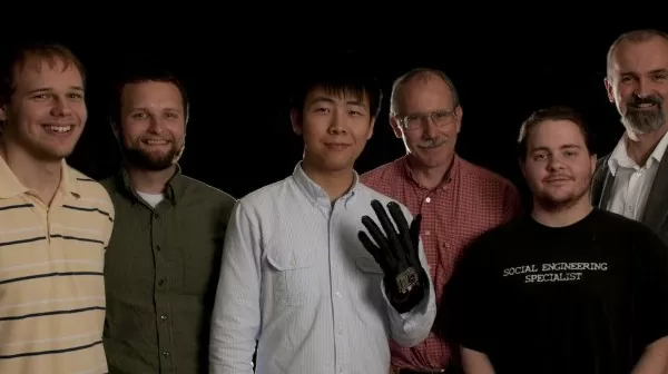 Gauntlet Keyboard Glove Makes Typing a Breeze 2 Gauntlet 3