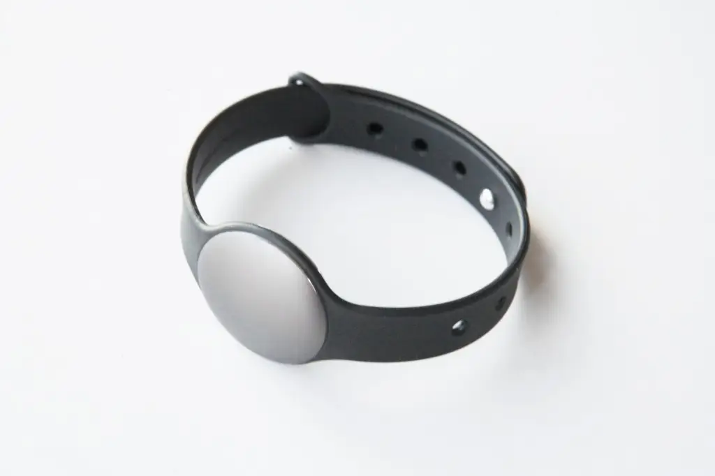 Shine Fitness Tracker Now Sold at an Apple Store Near You! 4 misfitshine2
