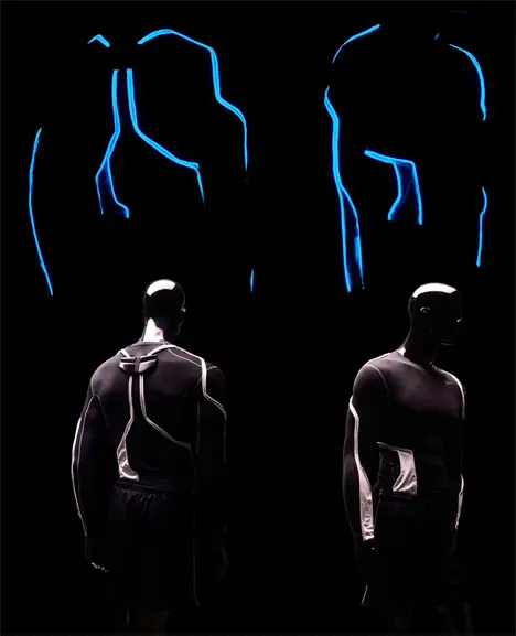 NR4 Illuminated Running Suit - Technology that Might Save Lives 3 NR4