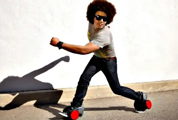 Get Around in Style With the spnKiX Motorized Skates 2 spnkix-motorized-skates-for-hipsters-video-47430-7