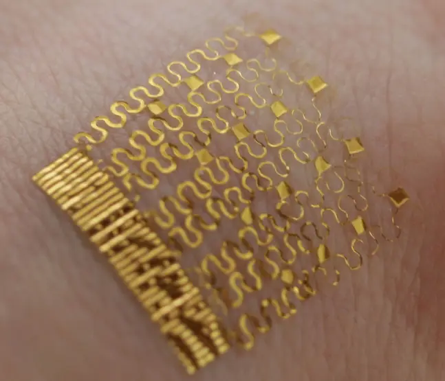 This Swank Gold Tattoo Monitors Your Body Temperature 2 gold-tat-1