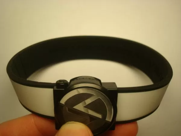 VIDRIVE is a Snazzy, Customizable Flash Drive Bracelet 3 vid-2