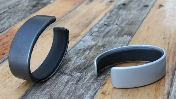 AIRO Wristband Measures Exercise, Sleep and Even Food Intake 2 aqiwreor