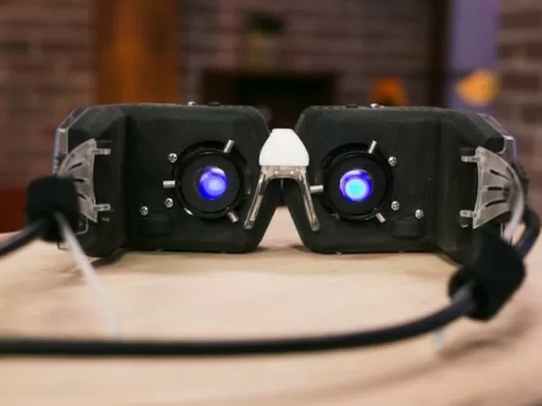 Avegant's Virtual Retina Display is a 3D Powerhouse 2 avegant-virtual-display