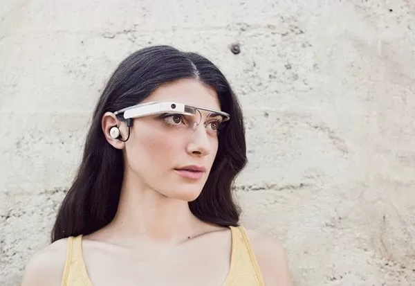 Today in Glass - Redesign Finally Gets Pictured 3 glass-earbud