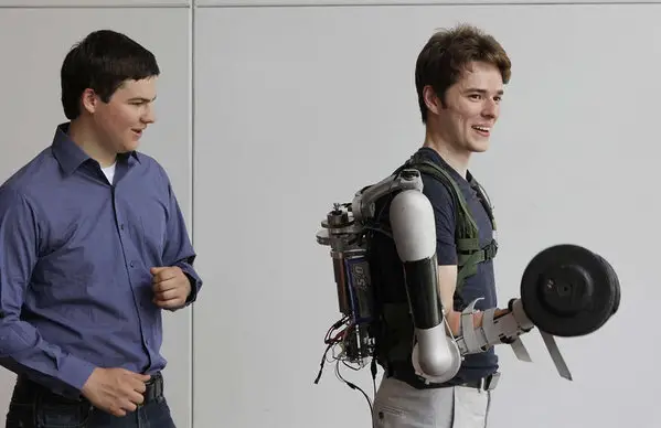 Titan Arm Exoskeleton Turns You Into a Super Human 3 titan-arm-dyson-award-1