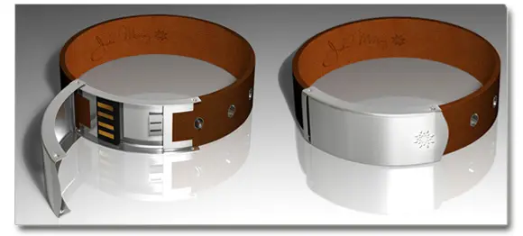 The ATHENE Bracelet Includes Everything You Need for Your Phone 5 20131211033612-bracelet
