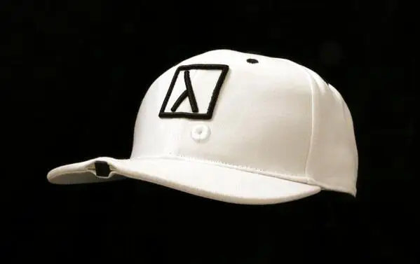 The Lambda Hat Is a Wearable Smart Glass Alternative 2 Bby9NkeCMAA2rBn