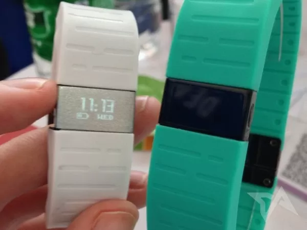 ERI-fitness-tracking-watch-01