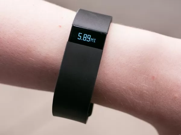 Fitbit iOS App Lets You Track Your Fitness Without Fitbit Device 2 Fitbit_Force_35828458_31