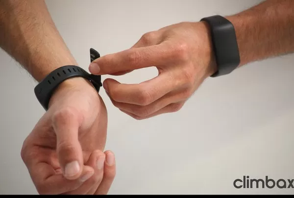 Climbax Wristband Will Turn You Into an Ace Mountain Climber 3 climbax-2