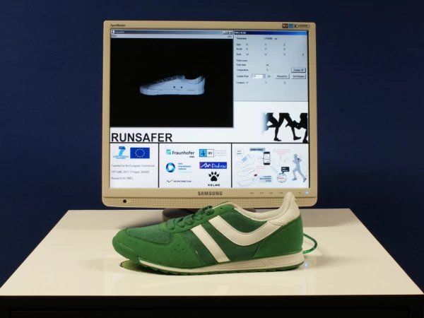 Smart shoes alert runners on their bad habits 2 smartshoe