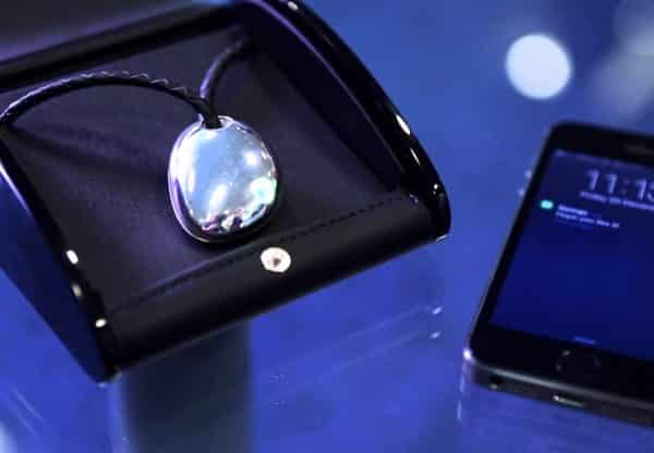 Necklace Projectors Could Be the Next Big Wearable Technology Thing 2 Tech necklace