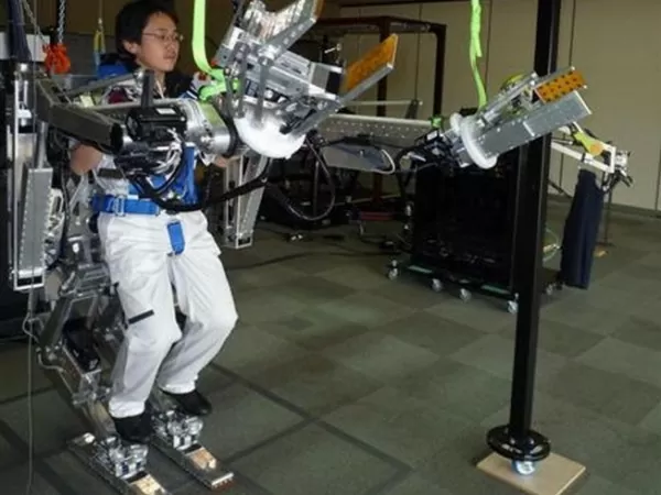 Panasonic Will Make You Feel Like Sigourney Weaver With This Exoskeleton 2 activelinkPLsuit