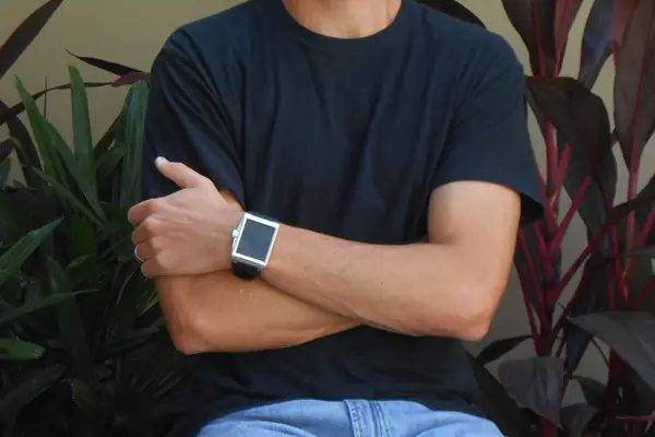 Introducing Carbon, a Wearable Solar Charger 2 carbon