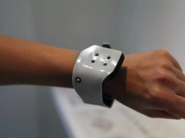 This Watch Tells Time Exclusively Through Smell 2 scentR2