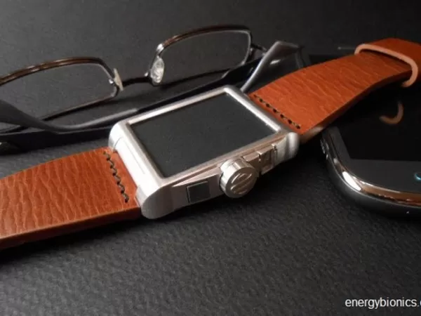Energy Bionics Presents a Solar Watch that Also Charges Your Phone 2 carbon-watch-solar-charger1