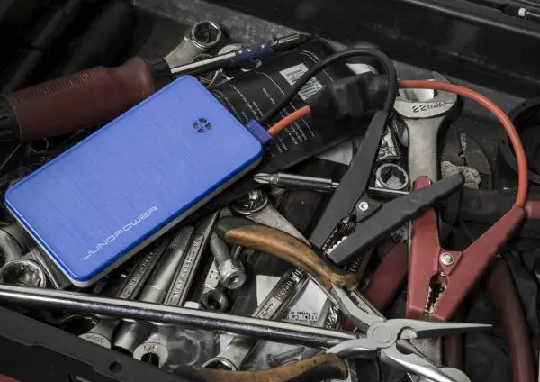 This Portable Battery Fits in Your Pocket and Jumpstarts Your Car 2 jumpr-640x424