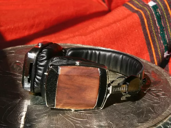 These Bluetooth-Enabled Headphones Are Made Out of Wood 2 wood-headphones-51st-studios