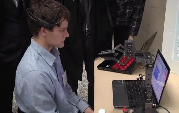 Student Creates Gesture-Controlled Robotic Arm 2 u-of-t-thought-controlled-arm