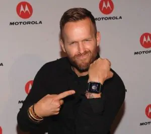 Motorola Motoactv 1 Get fit with Motorola's MOTOACTV update, adds Twitter and Facebook functionality 2