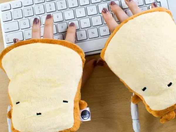 USB Toast Hand Warmers keep your hands toasty both literally and aesthetically 2 Toast-Hand-Warmers-1