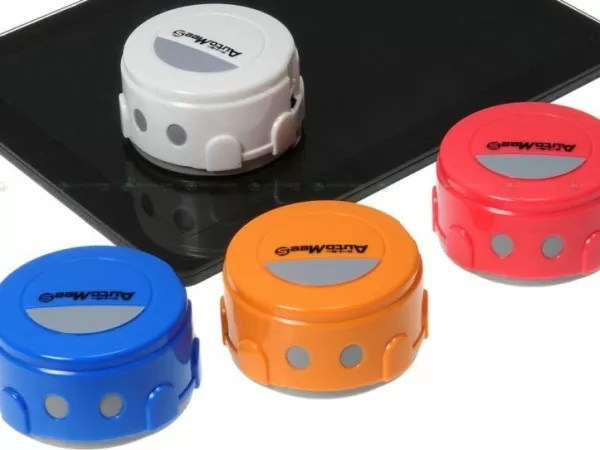 AutoMeeS smartphone cleaner is tiny enough to fit in your pocket 2 automees-1