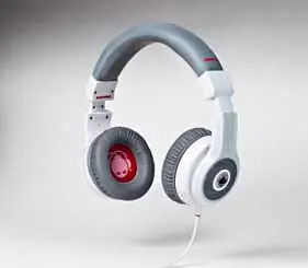 Boomphones Phantom headphones turn into a boombox by pressing a button 2 boomphones phantom 1