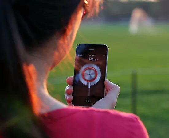 Cardiio iPhone app reads the health of your heart just by staring into it 2 cardiio iphone 1