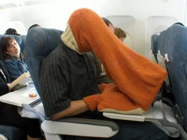 The Laptop Compubody Sock lets you cruise the net in private 2 compubody-1