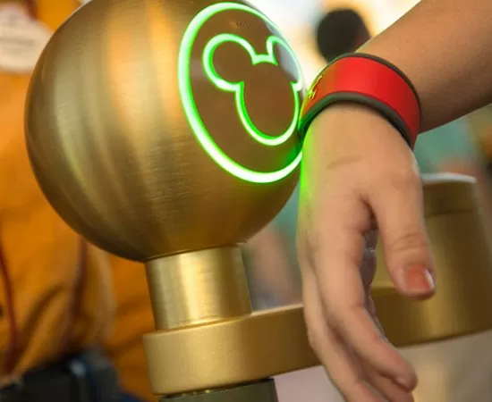 Disney to start using RFID bracelets to make its theme parks more interactive 2 disney-rfid-1