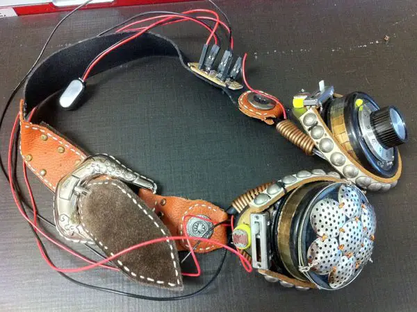 Theremin Goggles Instantly Transport You to a Universe of Steampunk 2 DIY Theremin Goggles