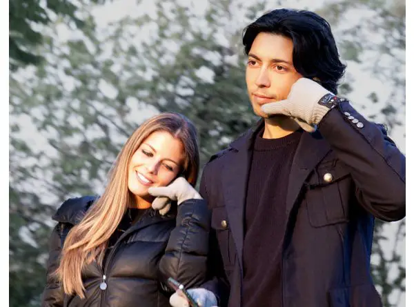 Hi-Call Bluetooth Talking Gloves 2 hicall2