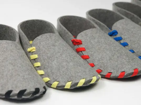 Introducing the Lasso, wool-felt slippers you put together yourself 2 lasso slipper 1