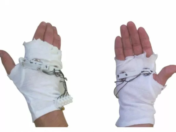 Tactile gloves transform your hands into vibrating homing beacons 3 lost-and-found-2