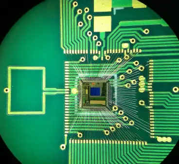MIT develops a wireless sensor that is powered via your ear 3 mit-ear-powered-chip-2