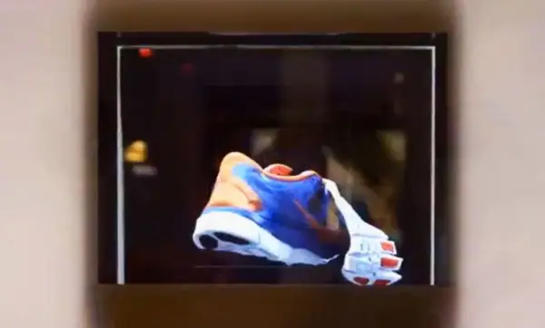 Nike Unveils Nifty Hologram to Promote New Brand of Shoes 2 nike-hologram-1