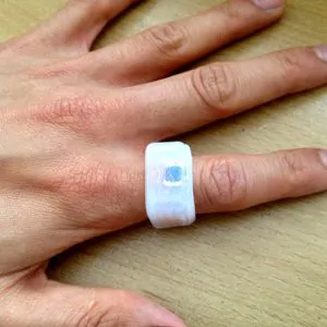 oyster ring 1 Oyster Ring uses RFID technology to get you to the train on time 2