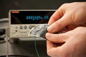 Power Felt charges your smartphone with body heat 3