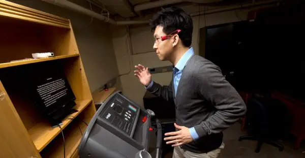 ReadingMate, the LED Glasses That Let You Read and Run at the Same Time 2 readingmate-1