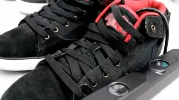 ShoeSense is the shoe-mounted smartphone of your dreams 2 shoesense shoe mounted smartphone 1