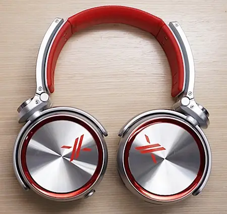 Sony and Simon Cowell team up for X-factor-themed MDR-X10 headphones 2 sony mdr-x10 x-factor 1