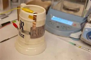 SCIENCE-BATTERIES/PAINT Spray-on batteries amazingly transform any surface into a power source 4