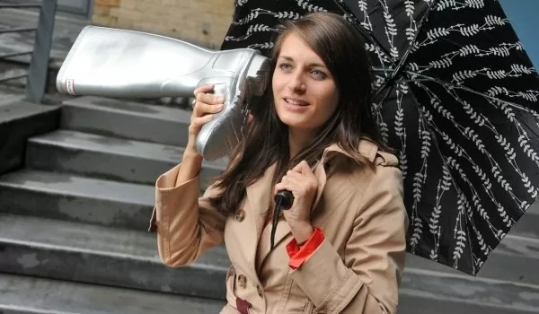 O2 sets its mind on creating walkie-talkie footwear 2 walkie-talkie-woman-1