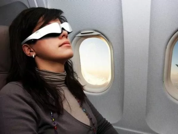 Zeiss Cinemizer head-mounted OLED display crashes through the third dimension and into stores 2 zeiss cinemizer oled 1